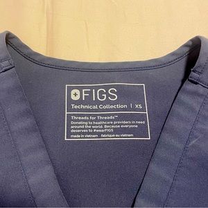 Figs Space Grey Catarina One Pocket top (XS) and Zamora Joggers (S/P).